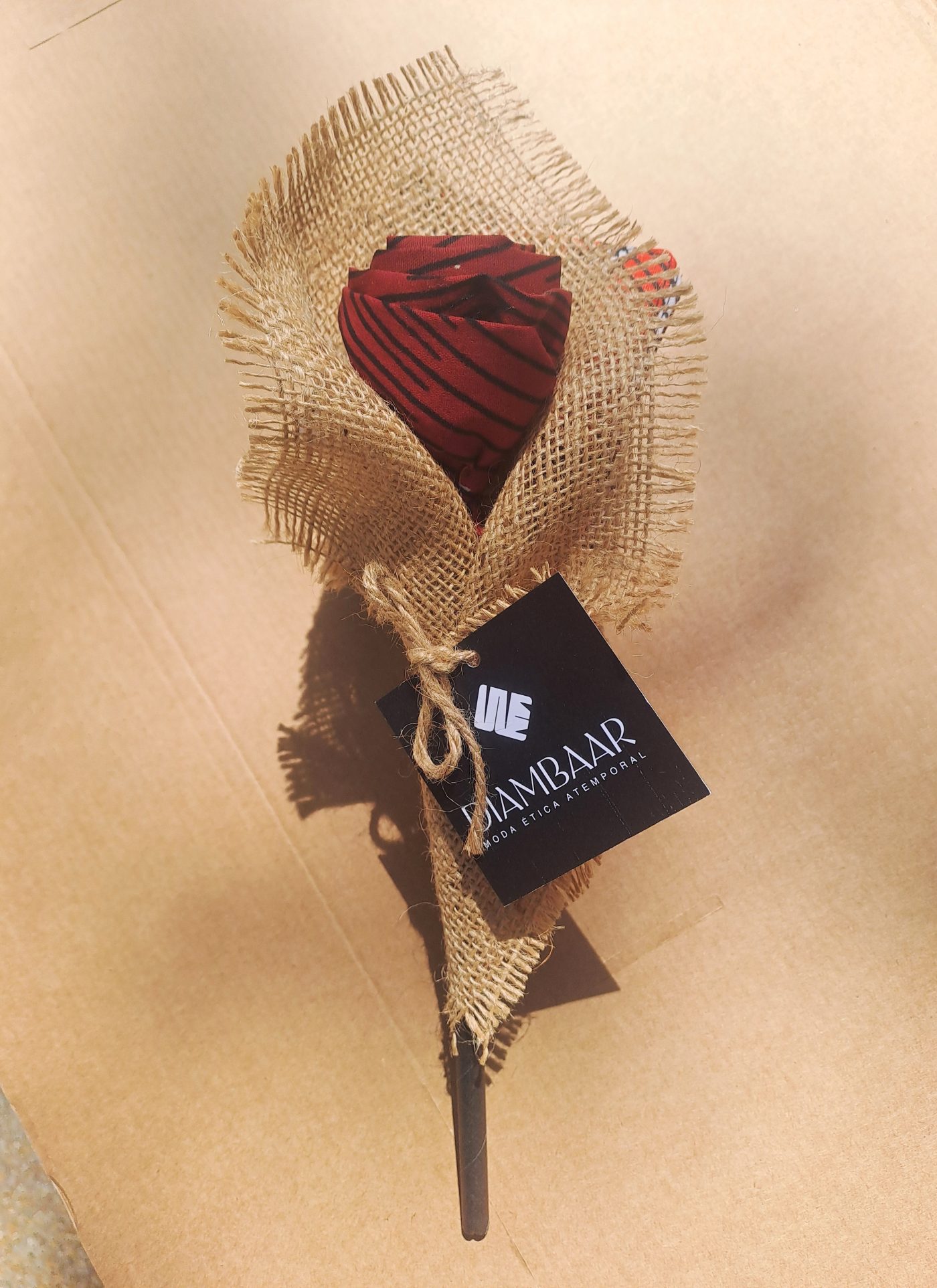 Rosa solidaria de tela DIOP